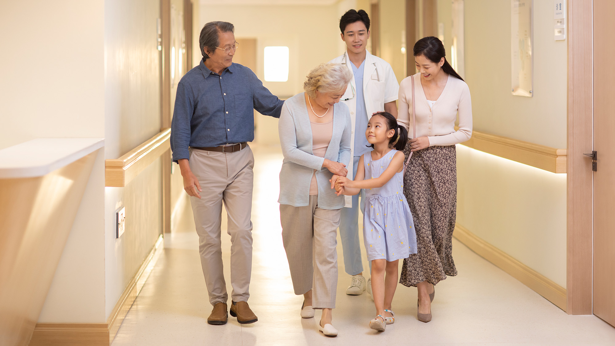 Female patient visiting doctor at hospital ;image used for HSBC Vietnam Medical Care Insurance Landing Page